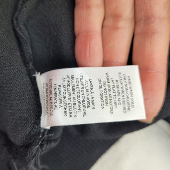 Tahari T crew neck black sweater sequin detail raglan sleeve mob wife cozy NWT M - Picture 10 of 12